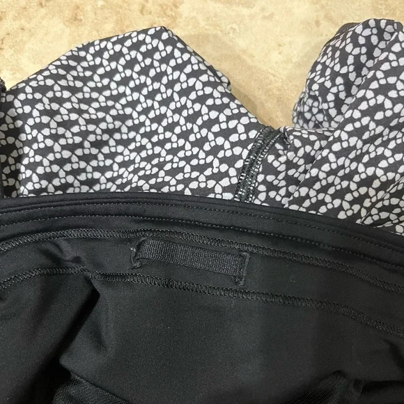 Lululemon Athletica Real Quick Shorts Black & White Size 2 EUC
